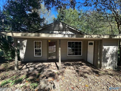 /international/us/609-center-street-scottsboro-al-110120672206/
