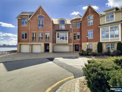 /international/us/25-moorings-lane-edgewater-nj-110106296968/