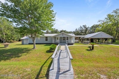 /international/us/124-e-grandview-drive-east-palatka-fl-110101422540/
