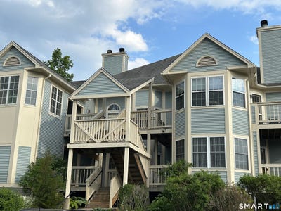 /international/us/75-redwood-drive-east-haven-ct-110108178982/