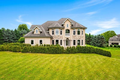 /international/us/1626-fox-hollow-ln-cedarburg-wi-110100303501/