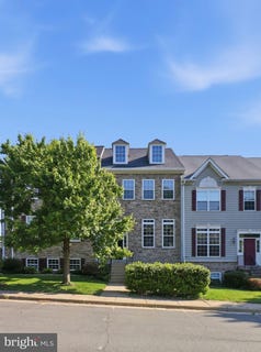 /international/us/406-leeds-ridge-court-purcellville-va-110108259791/