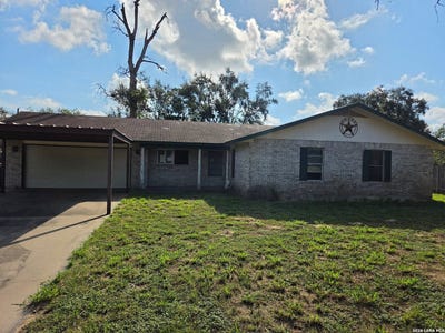 /international/us/512-high-meadow-pleasanton-tx-110120014641/