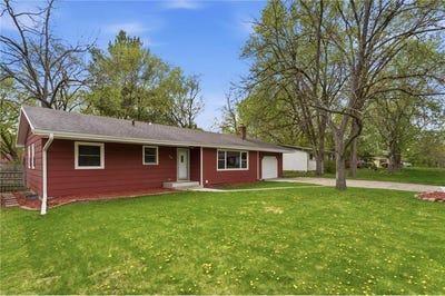 /international/us/900-green-street-hudson-wi-110107386645/