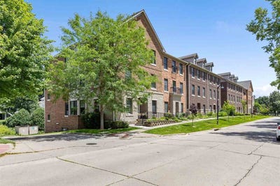 /international/us/1192-foster-rd-iowacity-ia-110100750596/