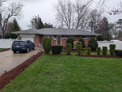 /international/us/209-brentwood-parkway-brentwood-ny-110097328551/