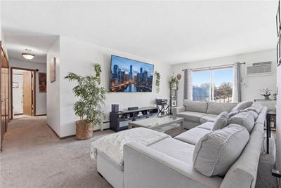 /international/us/819-11th-avenue-s-hopkins-mn-110107612293/