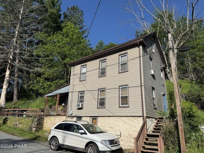 /international/us/724-ridge-street-honesdale-pa-110108387178/