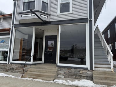 /international/us/22-middle-street-lancaster-nh-110106500991/