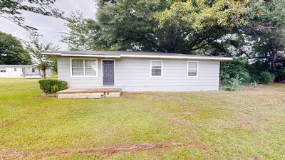 /international/us/806-county-road-23-skipperville-al-110100324258/