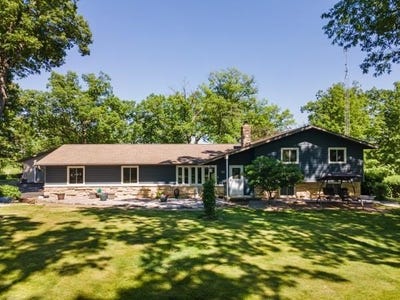 /international/us/n5948-county-road-s-lake-mills-wi-110108415734/