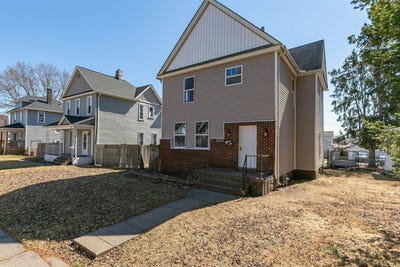 /international/us/2015-west-5th-street-davenport-ia-110106378884/