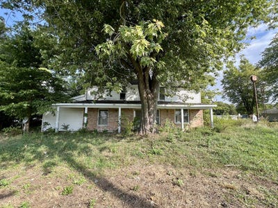 /international/us/215-w-main-street-sheldon-il-110102564148/