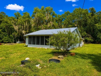/international/us/116-biscayne-drive-florahome-fl-110108075123/