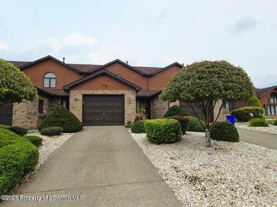 /international/us/105-countrywood-drive-hanover-twp-pa-110120532554/