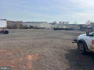 /international/us/9101-c-owens-drive-manassas-park-va-110103386616/