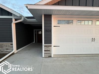 /international/us/1504-creekside-drive-humboldt-ia-110107828666/