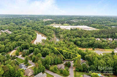 /international/us/2601-greenmont-circle-belmont-nc-110099395059/