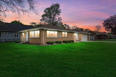 /international/us/7729-w-cold-spring-rd-greenfield-wi-110108146310/