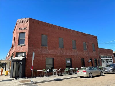 /international/us/100-s-main-street-cross-plains-tx-110086161644/