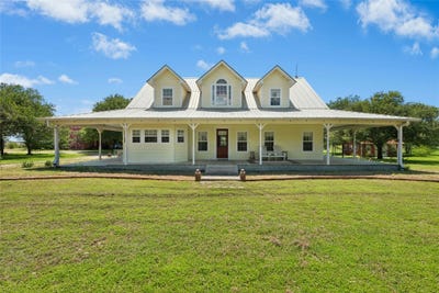 /international/us/1610-county-road-463-elgin-tx-110108108480/