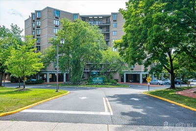 /international/us/30-s-adelaide-avenue-highland-park-nj-110108889975/