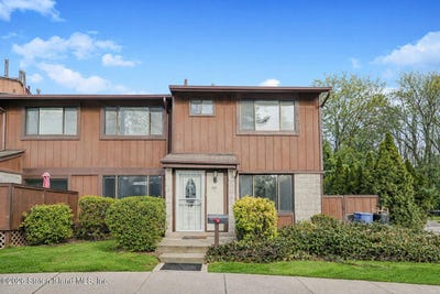 /international/us/1818-forest-hill-road-staten-island-ny-110105109794/