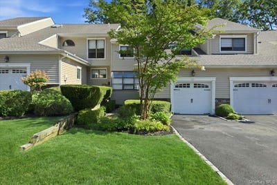 /international/us/49-villas-circle-melville-ny-110119725332/