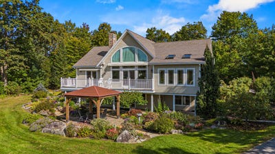 /international/us/17-peak-view-lane-bridgton-me-110110356021/