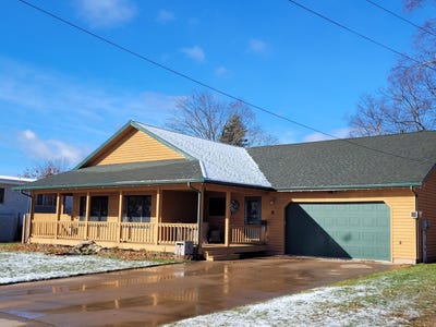 /international/us/8-countrywood-dr-kincheloe-mi-110103977784/