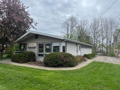 /international/us/314-ash-street-baraboo-wi-110103188544/