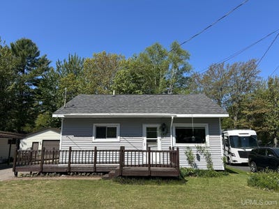 /international/us/1615-gray-street-marquette-mi-110108499670/