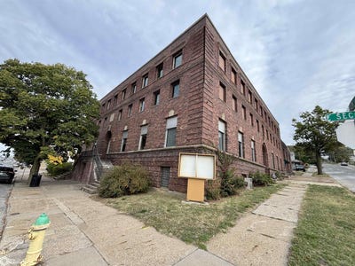 /international/us/229-e-2nd-street-ottumwa-ia-110103524478/