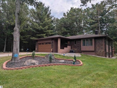 /international/us/5089-golfview-drive-au-gres-mi-110094688968/