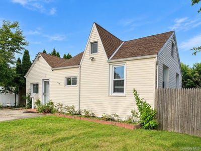 /international/us/302-mccall-avenue-west-islip-ny-110110094575/