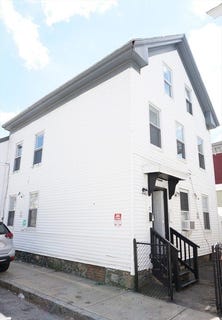 /international/us/7-floyd-lowell-ma-110109052288/