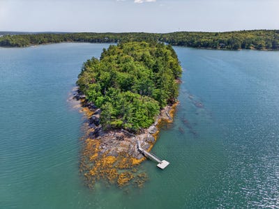 /international/us/bombazine-island-harpswell-me-110108507559/