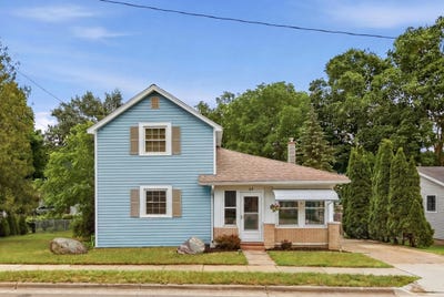/international/us/419-n-monroe-street-se-lowell-mi-110108852516/