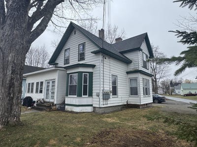 /international/us/135-cross-street-pittsfield-me-110106028687/