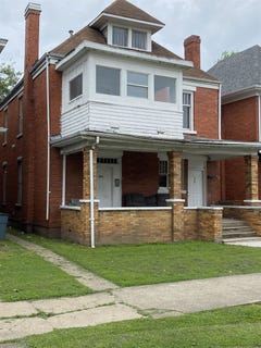 /international/us/633-4th-st-huntington-wv-110100396618/