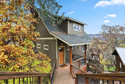 /international/us/608-columbia-ave-lyle-wa-110105636674/