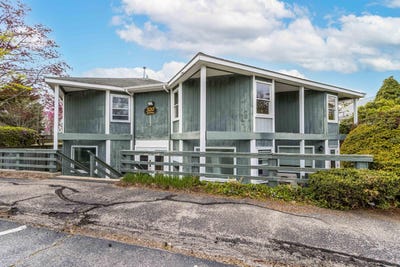 /international/us/320-gifford-street-falmouth-ma-110108466527/