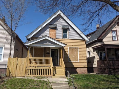 /international/us/2469-n-37th-st-milwaukee-wi-110107481915/
