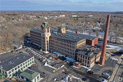 /international/us/624-washington-street-coventry-ri-110107609713/