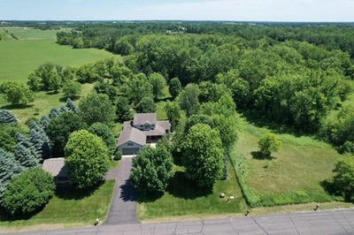 /international/us/2010-highland-circle-e-mora-mn-110101209880/