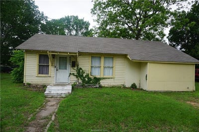/international/us/403-s-easterwood-street-hearne-tx-110107982578/