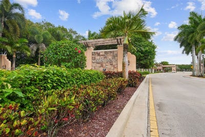 /international/us/1049-sw-147th-ave-pembroke-pines-fl-110107808206/