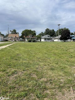/international/us/1924-avenue-l-fort-madison-ia-110099661501/