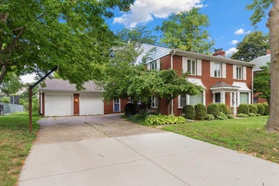 /international/us/1405-1st-ave-sterling-il-110100837452/