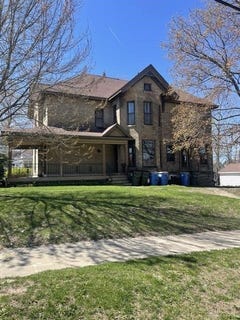 /international/us/219-e-conant-street-portage-wi-110107752882/